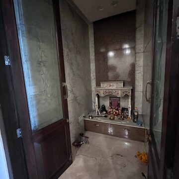 Bathroom in 2.5 BHK Builder Floor at Ansal Sushant Lok I, Sector 43 – for Rent