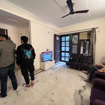 Parking in 2 BHK Builder Floor at Ansal Sushant Lok I, Sector 43 – for Rent