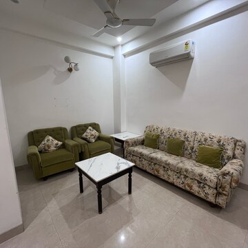Living Room in 2 BHK Builder Floor at Sector 43 – for Rent