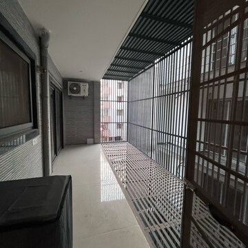 Balcony in 2 BHK Builder Floor at Sector 43 – for Rent