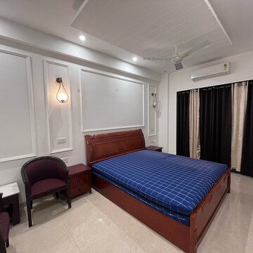 Bedroom in 2 BHK Builder Floor at Sector 43 – for Rent