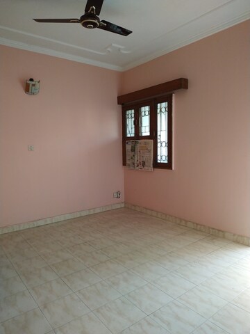 Furnished Amenities in 2 BHK Apartment at Sarita Vihar – for Sale