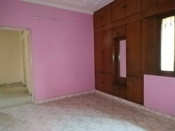 Room in 2 BHK Apartment at Sarita Vihar – for Sale