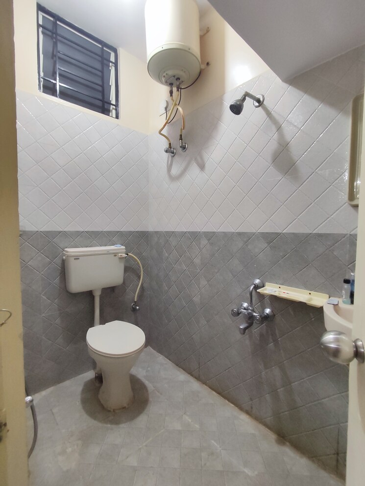 Bathroom, btm layout 2 Bedroom 1000 Sq.Ft. Builder Floor In Btm Layout Bangalore 8285601
