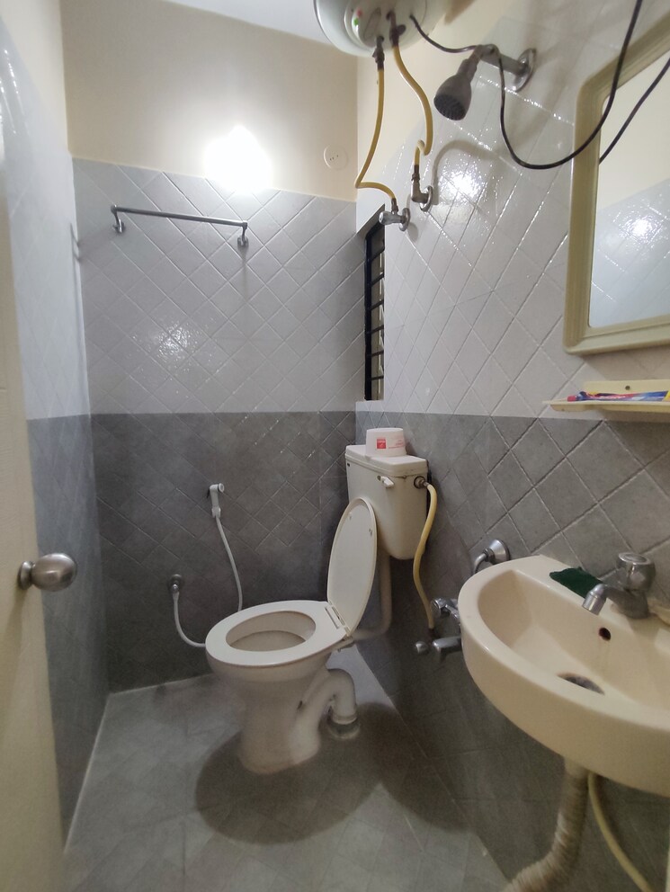 Bathroom, btm layout 2 Bedroom 1000 Sq.Ft. Builder Floor In Btm Layout Bangalore 8285601