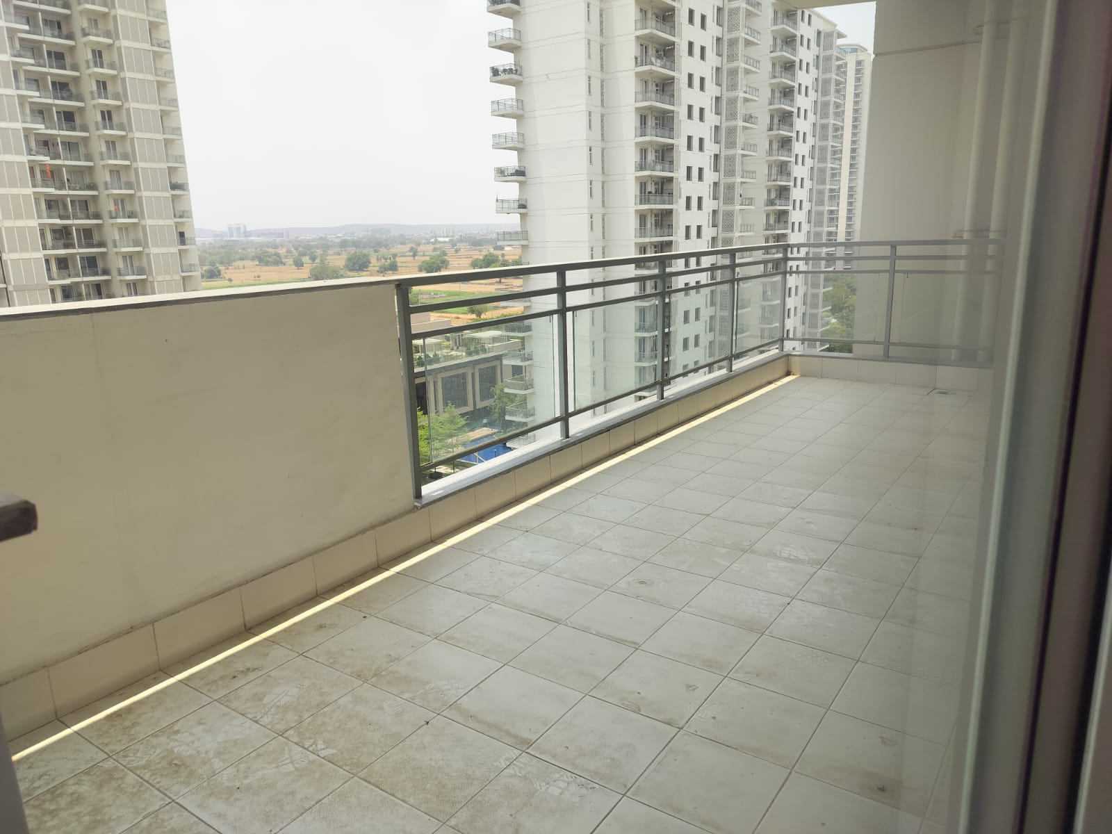 4 BHK + Pooja Room,Servant Room Apartment For Sale in Mahindra Luminare