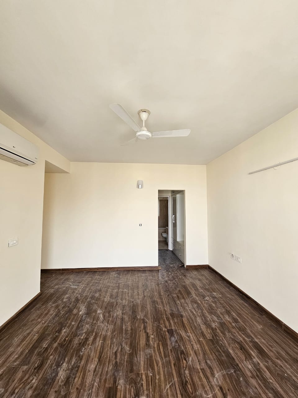 3 BHK + Pooja Room,Servant Room Apartment For Sale in Mahindra Luminare