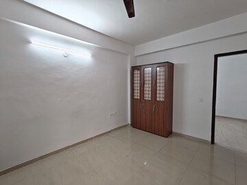 Room in 3 BHK Apartment at Omaxe Lake, North Mullanpur – for Rent