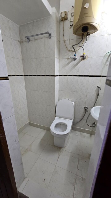 Master Bedroom in 2 BHK Builder Floor at South Extension ii – for Rent