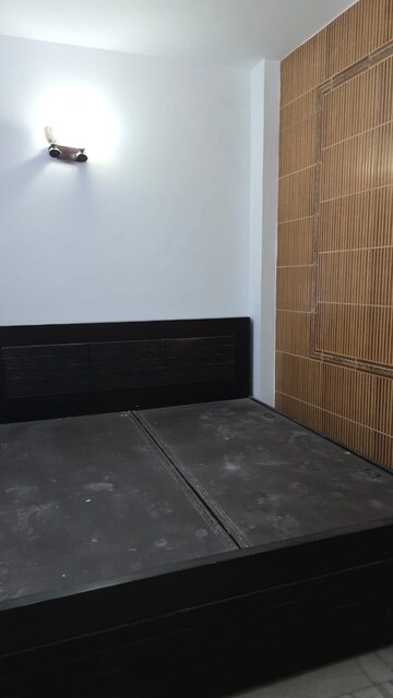 Room in 2 BHK Builder Floor at South Extension ii – for Rent