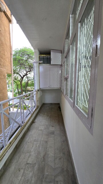 Balcony in 2 BHK Builder Floor at South Extension ii – for Rent