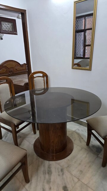 Master Bedroom in 2 BHK Builder Floor at South Extension ii – for Rent