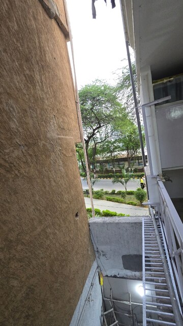 Balcony in 2 BHK Builder Floor at South Extension ii – for Rent