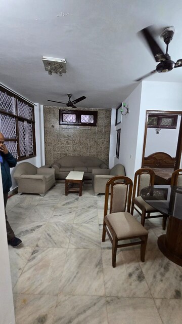 Master Bedroom in 2 BHK Builder Floor at South Extension ii – for Rent