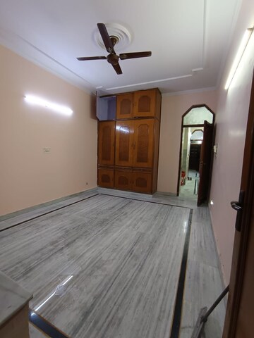 Room in 3.5 BHK Builder Floor at Paschim Vihar – for Rent