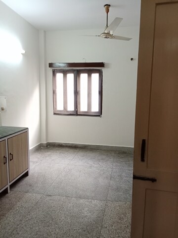 Room in 1 BHK Builder Floor at Green Park – for Rent