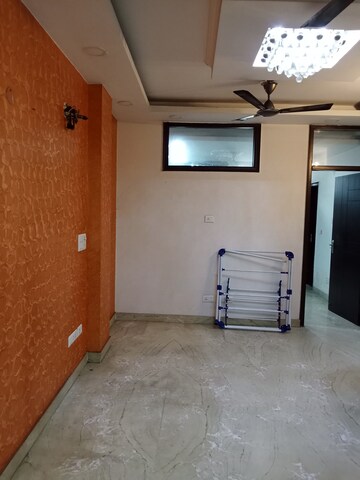 Room in 3 BHK Builder Floor at Safdarjang Enclave – for Rent