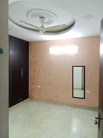 Room in 3 BHK Builder Floor at Safdarjang Enclave – for Rent