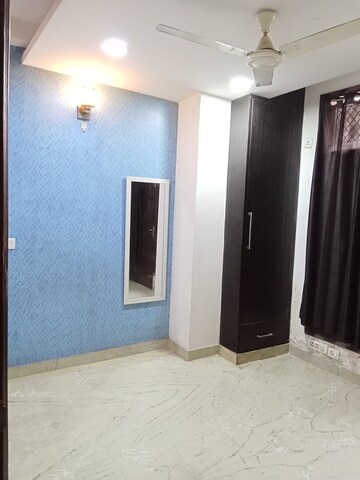 Room in 3 BHK Builder Floor at Safdarjang Enclave – for Rent