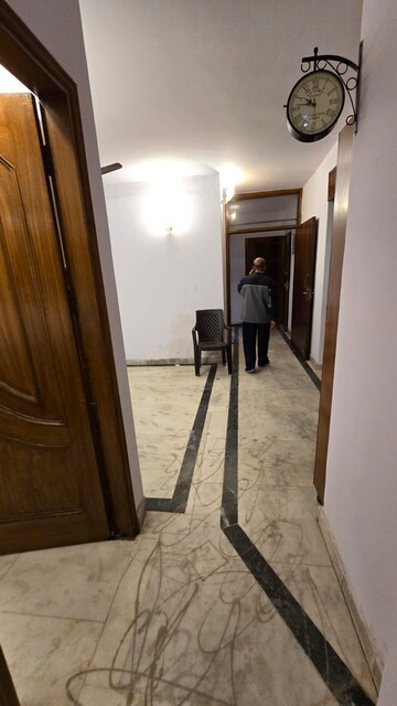 Building Lobby in 2 BHK Builder Floor at South Extension ii – for Rent