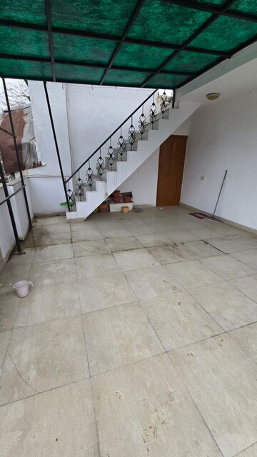 Balcony in 2 BHK Builder Floor at South Extension ii – for Rent