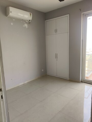 Room in 2 BHK Apartment at Supertech Hues, Sector 68 – for Rent