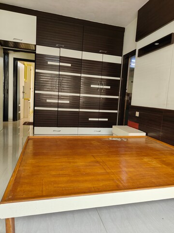 Room in 2 BHK Apartment at Deep Tower, Andheri West – for Rent