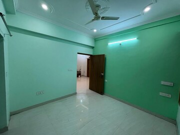 Room in 3 BHK Apartment at Mahanagar – for Rent