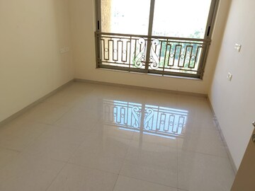 Room in 2 BHK Apartment at Hiranandani Fortune City, New Panvel – for Rent