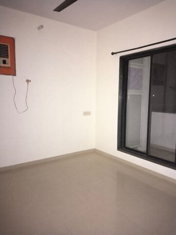 Room in 2 BHK Apartment at Shreeji Residency New Panvel, New Panvel East – for Rent