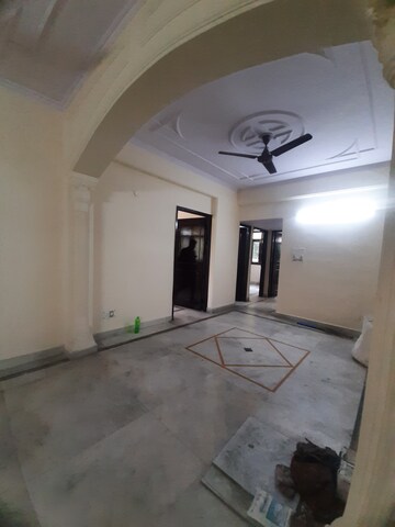 Furnished Amenities in 4 BHK Apartment at Dwarka Sector 22 – for Rent