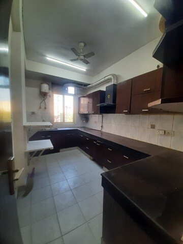 Furnished Amenities in 4 BHK Apartment at Dwarka Sector 22 – for Rent