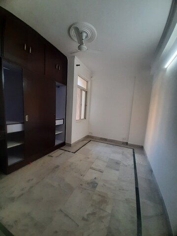 Room in 4 BHK Apartment at Dwarka Sector 22 – for Rent