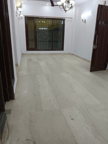 Room in 3 BHK Builder Floor at Greater Kailash – for Rent