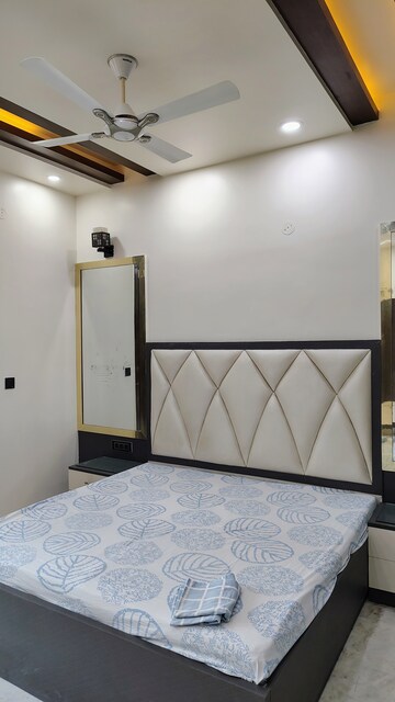 Room in 3 BHK Builder Floor at RWA Apartments Sector 122, Sector 122 – for Rent