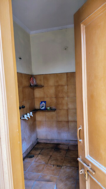 Furnished Amenities in 1 RK Builder Floor at RWA Apartments Sector 52, Sector 52 – for Rent