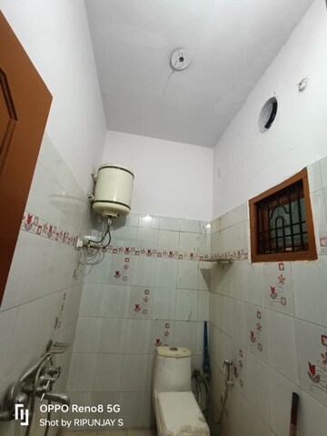 Bathroom in 2.5 BHK Independent House at Gomti Nagar – for Rent