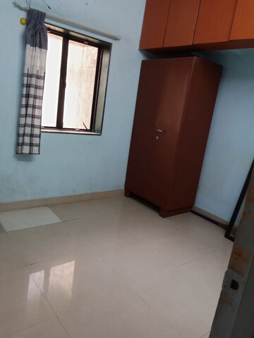Room in 1.5 BHK Apartment at Dudhsagar Apartment, Goregaon East – for Rent
