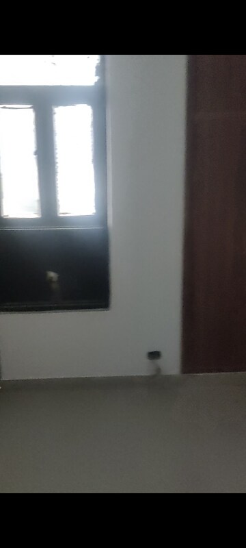 Room in 2 BHK Apartment at Mahagun Puram Phase I, Avantika Extension – for Rent