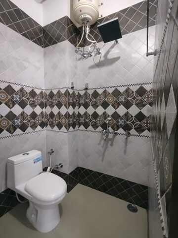 Master Bedroom in Studio Builder Floor at Sector 32 – for Rent