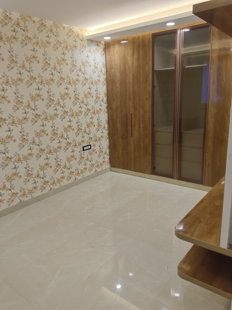 Room, nangal dewat 3 Bedroom 200 Sq.Yd. Builder Floor In Nangal Dewat Delhi 8286063