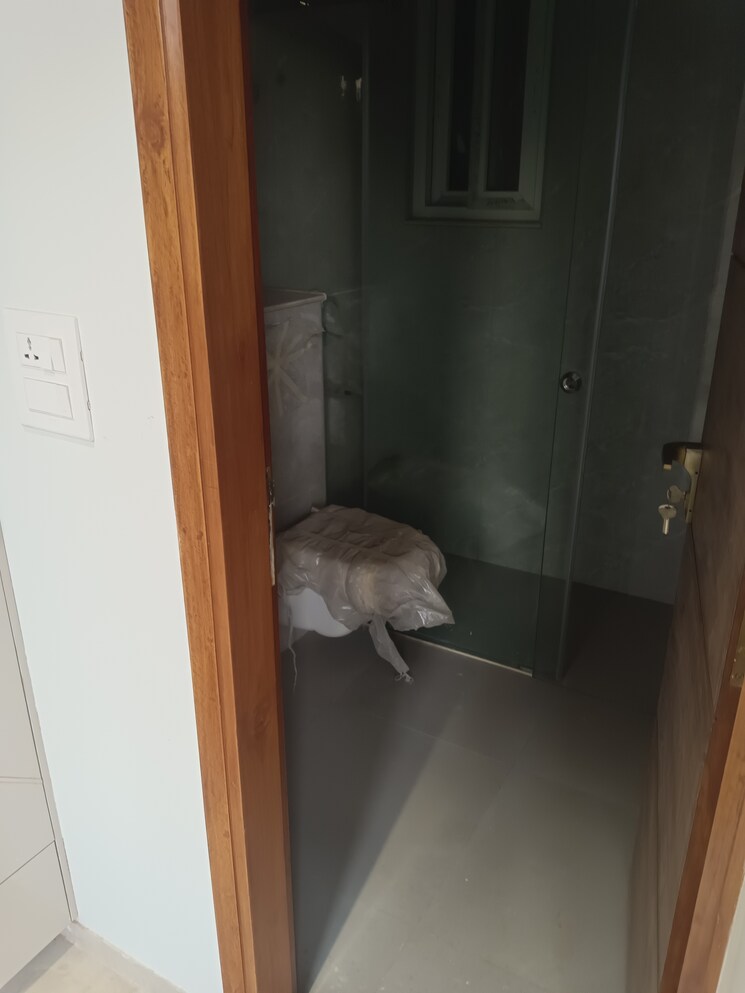 Bathroom, nangal dewat 3 Bedroom 200 Sq.Yd. Builder Floor In Nangal Dewat Delhi 8286063