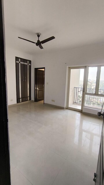 Room in 3 BHK Apartment at Eta Ii Greater Noida – for Sale