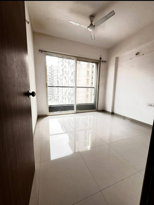 3 BHK + Servant Room,Study Room Apartment For Sale in Kohinoor Viva City