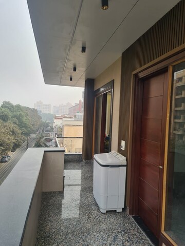 Building Lobby in 2.5 BHK Apartment at Dasnac Burj, Sector 75 – for Rent