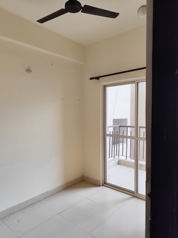 Room in 2.5 BHK Apartment at Aims Golf Avenue II, Sector 75 – for Rent