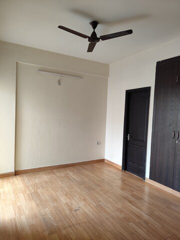 Room in 2.5 BHK Apartment at Aims Golf Avenue II, Sector 75 – for Rent