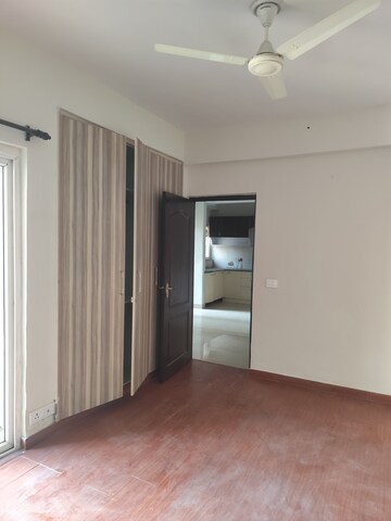 Room in 2.5 BHK Apartment at Aims Golf Avenue I, Sector 75 – for Rent