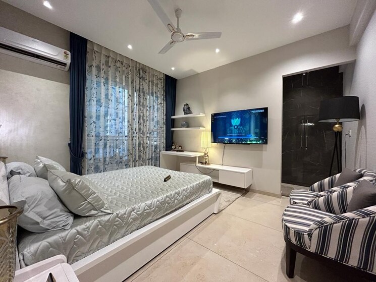 Bedroom, maya-green-lotus-saksham 5 Bedroom 3360 Sq.Ft. Apartment In International Airport Road Zirakpur 8286116