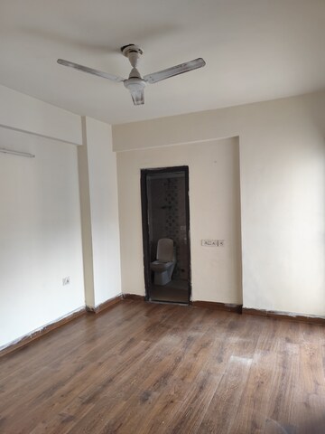 Room in 2.5 BHK Apartment at Aims Golf Avenue I, Sector 75 – for Rent